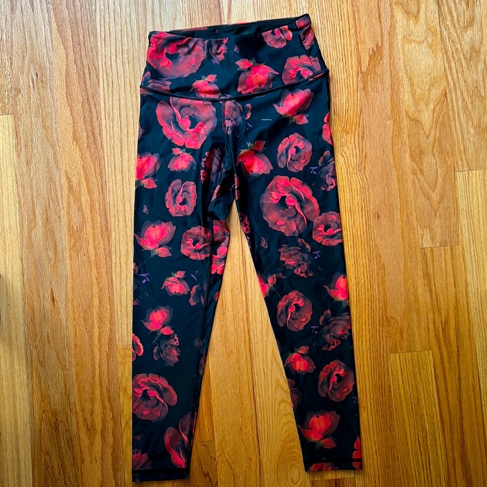 Victoria’s Secret Sport Rose Leggings - Size M LIKE NEW